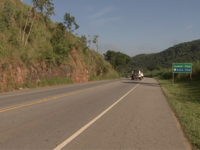 Motociclista atropelado por caminho na rodovia Oswaldo Cruz, em Taubat, no resiste a ferimentos e morre