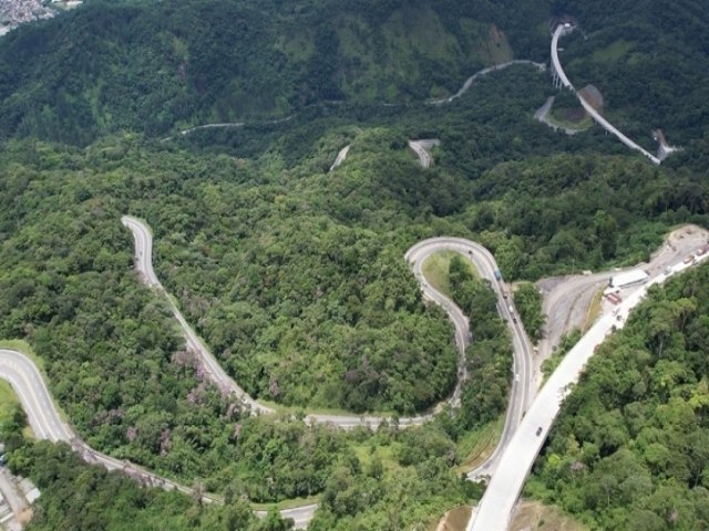 Rodovia dos Tamoios espera movimento de 130 mil veculos no feriado de Tiradentes