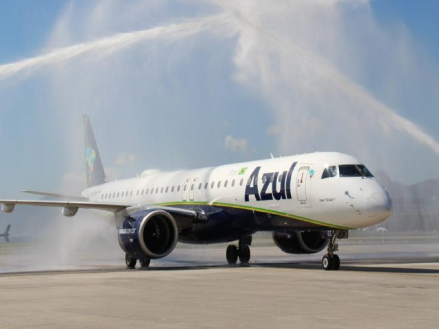 Avio da Embraer sai da pista no Aeroporto de Salvador