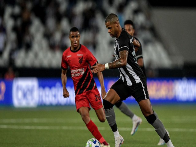 Com moral alto, Athletico-PR recebe Botafogo, lder do Brasileiro