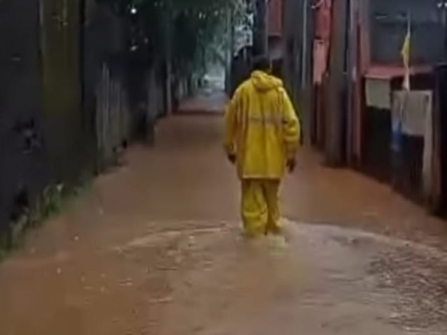 Forte chuva deixa Defesa Civil de So Sebastio em alerta e suspende aulas em escolas da Costa Sul