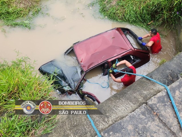 Mulher morre em acidente na Dutra em Jacare