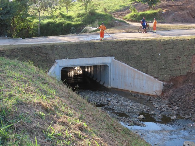 Prefeitura de Pinda faz obras para evitar enchentes no Araretama; trfego de veculos  desviado nos locais