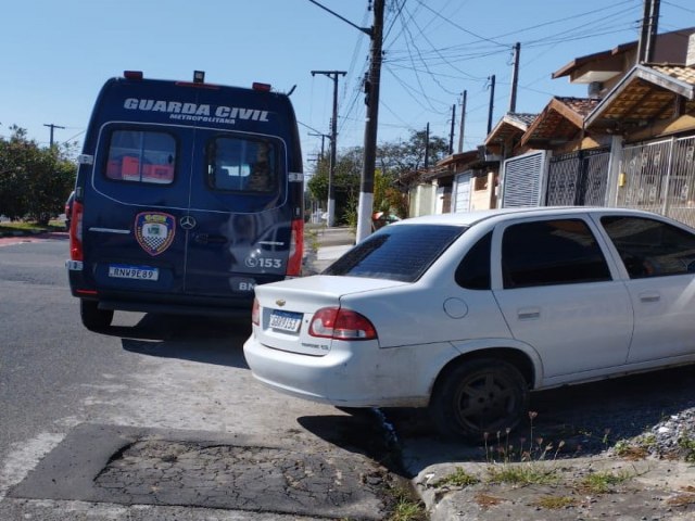 Com apoio de drone, PM, GCM e Civil de Pinda abordam veculo suspeito