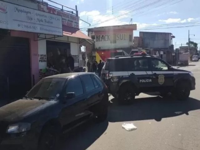 Trs so presos em operao contra trfico de drogas no Campo dos Alemes em So Jos