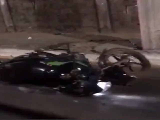 Motociclista morre ao colidir com poste de iluminao em Taubat