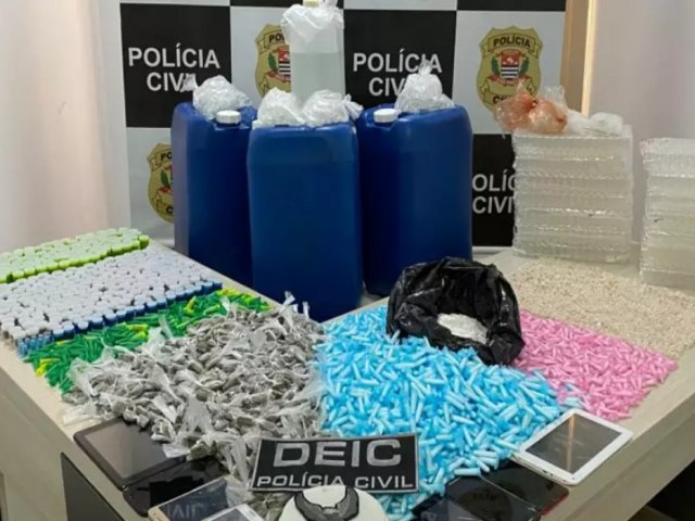 Polcia estoura casa bomba em So Jos com quase 5 mil pores de drogas