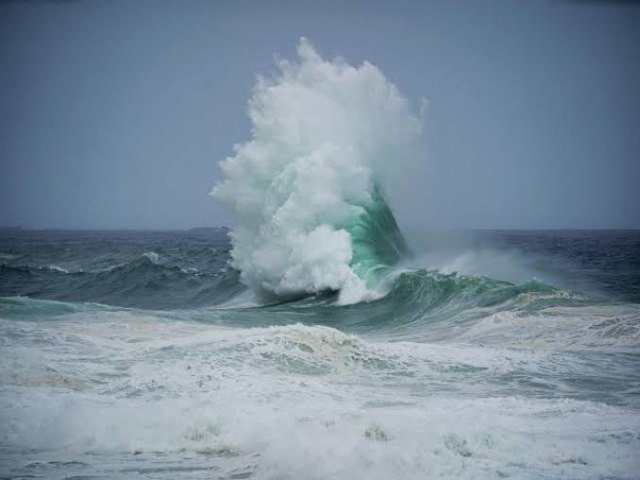 Marinha do Brasil alerta para possibilidade de ressaca com ondas de at 3 metros