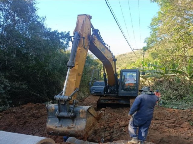 Secretaria de Obras de Taubat inicia recuperao na estrada Antnio de Angelis