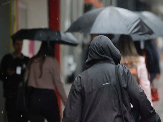 Defesa Civil alerta para chuva e passagem de frente fria no Litoral Norte 