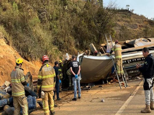 Identificados os 7 torcedores mortos em acidente na Ferno Dias 