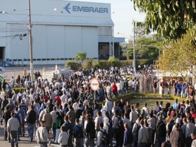 Trabalhadores da Embraer iro receber valor de ao na justia