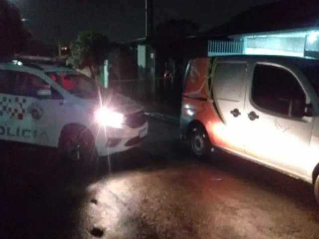 Noite violenta: homem  executado dentro de carro em Taubat e sobrinho fica ferido