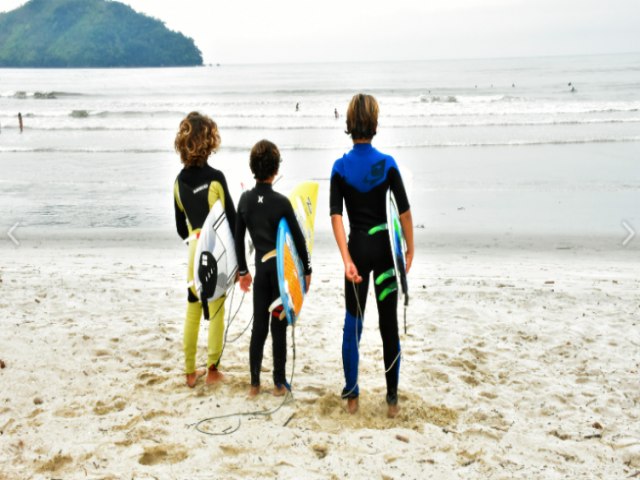 Poluio em praia de Ubatuba suspende aulas de escolinha municipal de surfe