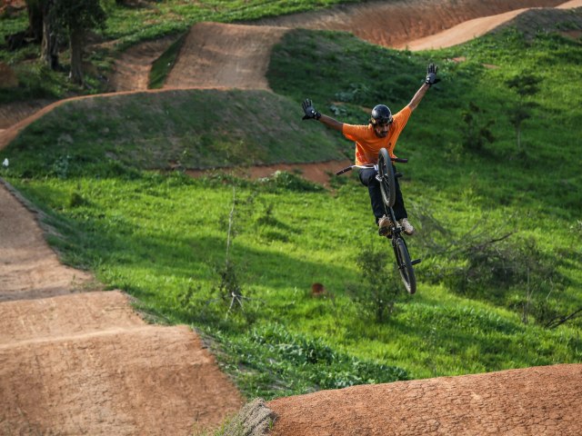 Feriado tem Brasileiro de MTB Enduro e atraes musicais no Mobai Bike em So Jos