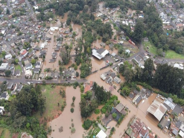 Ciclone: sobe para 39 o nmero de mortos no RS; SC teve um bito