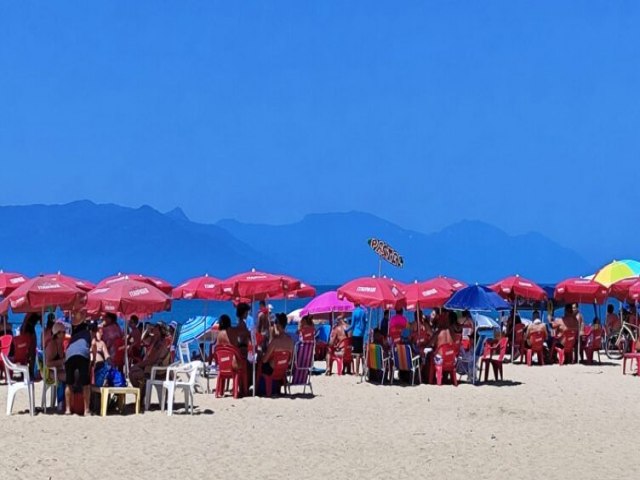 Bombeiros salvam 33 banhistas nas praias paulistas no fim de semana