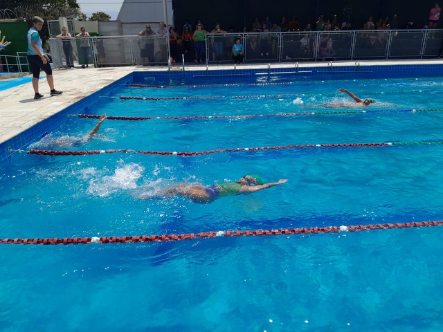 Pinda: Piscina do Centro Esportivo Cidade Nova  inaugurada aps reforma pela administrao municipal