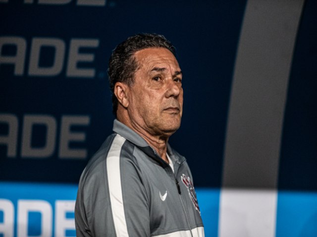 Corinthians anuncia demisso de Vanderlei Luxemburgo 