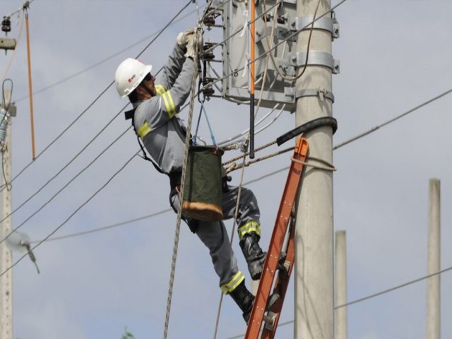 EDP retoma fornecimento de energia para 98% dos clientes afetados pelas chuvas no Vale do Paraba