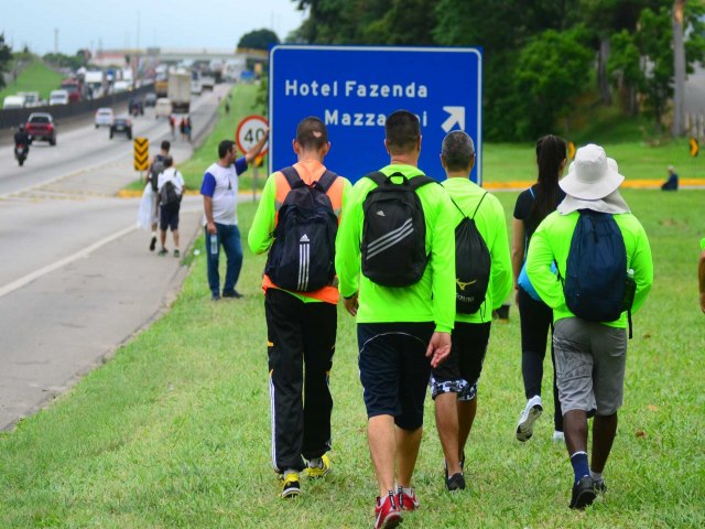 Em Taubat, motociclista atropela romeira e foge sem prestar socorro