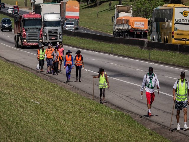 Mais de 30 mil romeiros j passaram pela Via Dutra