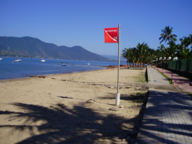 Litoral Norte tem quatro locais imprprios para banho no feriado