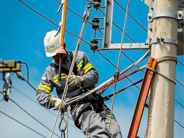 Moradores de So Jos, Taubat, Jacare e Pindamonhangaba ficam sem energia eltrica aps temporal