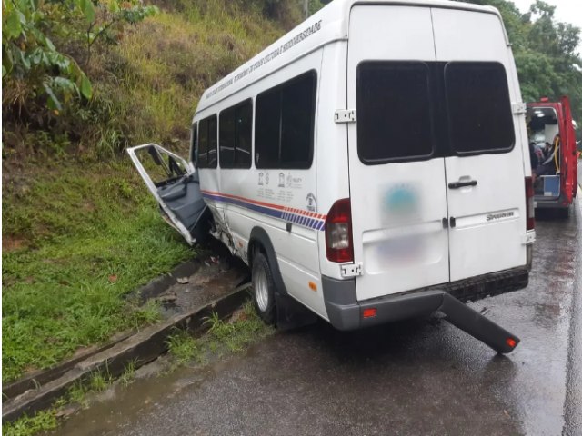 Motorista morre e outras cinco pessoas ficam feridas em acidente na Rio-Santos