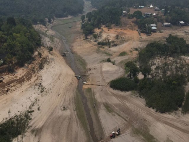 Seca no Amazonas: Rio Negro atinge menor nvel em 121 anos, com apenas 13,59 metros