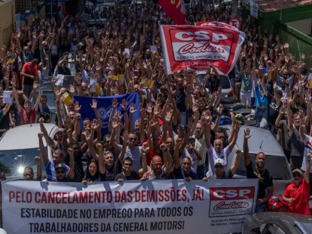 Metalrgicos da GM de So Jos aprovam greve a partir de segunda contra demisses