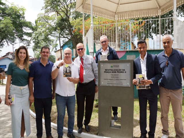 Prefeitura de Pinda entrega nova Praa do Santana e homenagem ao Casal Kolenda