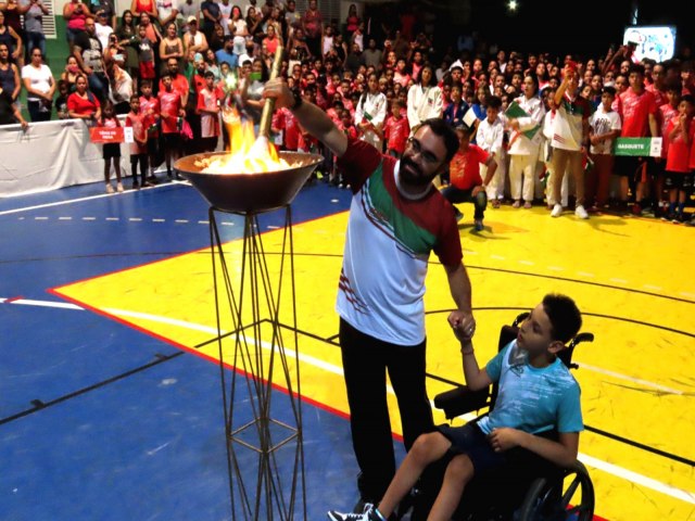 Abertura do Festival da Escola de Esportes da Regio de Moreira Csar rene centenas de pessoas no Zito