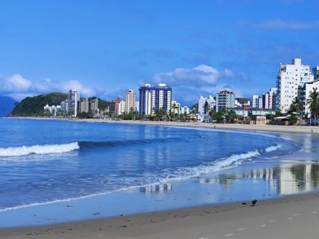 Principais praias de Caraguatatuba esto imprprias para banho, segundo a Cetesb