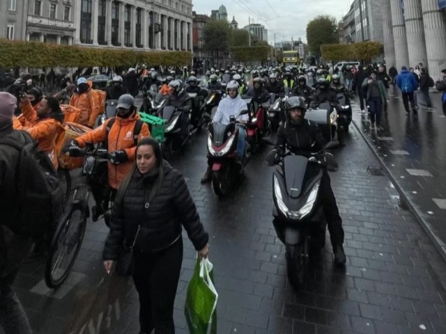 Tragdia na Irlanda: centenas de manifestantes pedem justia por Joo Henrique