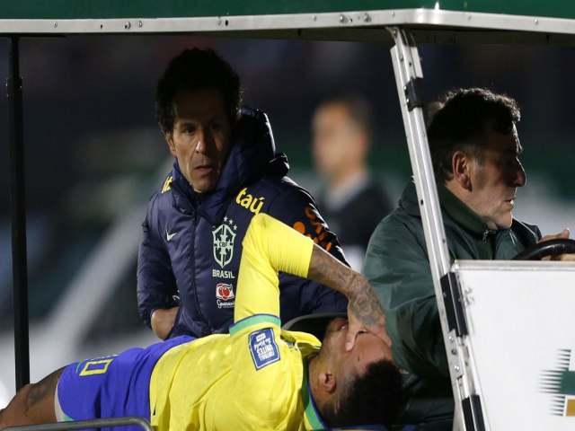 Neymar  submetido a cirurgia no joelho esquerdo