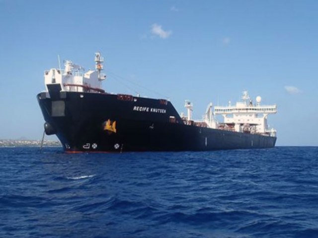 Navio petroleiro localiza corpo de jovem boiando em alto mar nas proximidades de Ilhabela