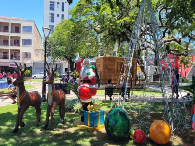 Prefeitura de Pindamonhangaba inicia instalao de decorao natalina