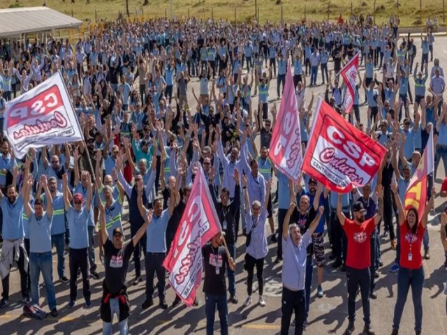 Aps 17 dias de greve, funcionrios da GM voltam a trabalhar em So Jos