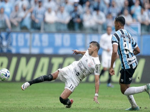 Corinthians vence fora, segura Grmio na briga pelo ttulo e respira aliviado no Brasileiro