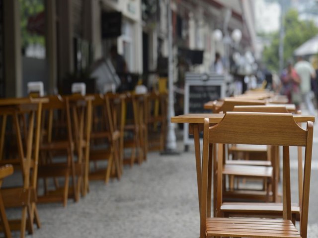 Pesquisa mostra que 35% de bares e restaurantes pretendem contratar