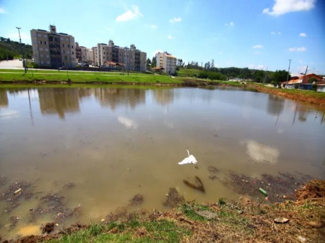 Corpo de homem  encontrado boiando em lago de So Jos dos Campos