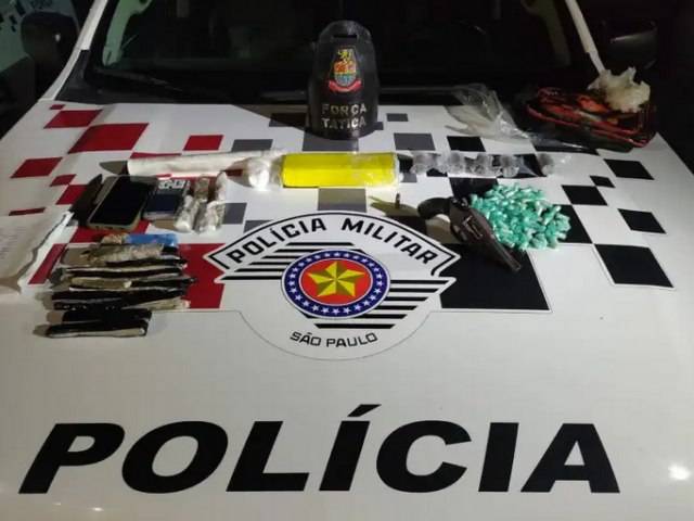 Homem  preso com arma de fogo e drogas em Caraguatatuba