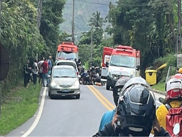 Acidente na SP-55: coliso entre moto e carro deixa motociclista em estado grave