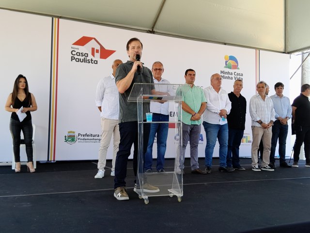 Entrega das chaves do novo empreendimento habitacional com 573 casas em Pindamonhangaba