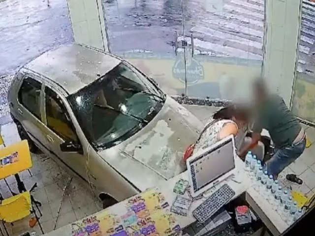 Motorista bbado invade lanchonete e atropela casal em Aparecida