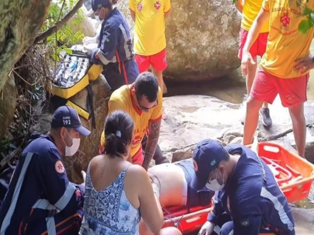 Turista se afoga na cachoeira do Paquet em Ilhabela