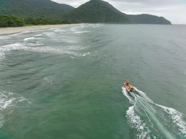 Bombeiros procuram por turista que desapareceu em Ubatuba