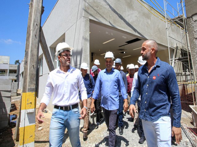 Governador em exerccio inspeciona obras do Hospital Regional Circuito da F e Vale Histrico  