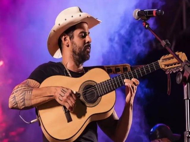 Cantor sertanejo Joo Carreiro morre aos 41 anos durante cirurgia 